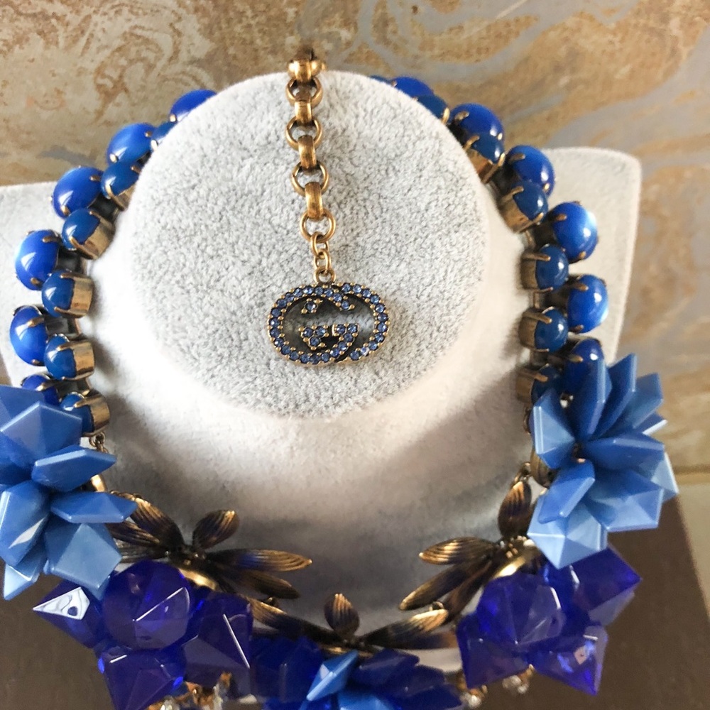 Gucci Crystal Resin Strass Flower Motif Necklace - Picture 5 of 8